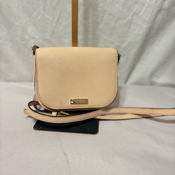 Kate Spade New York Laurel Way Carsen crossbody bag. - Picture 2 of 10